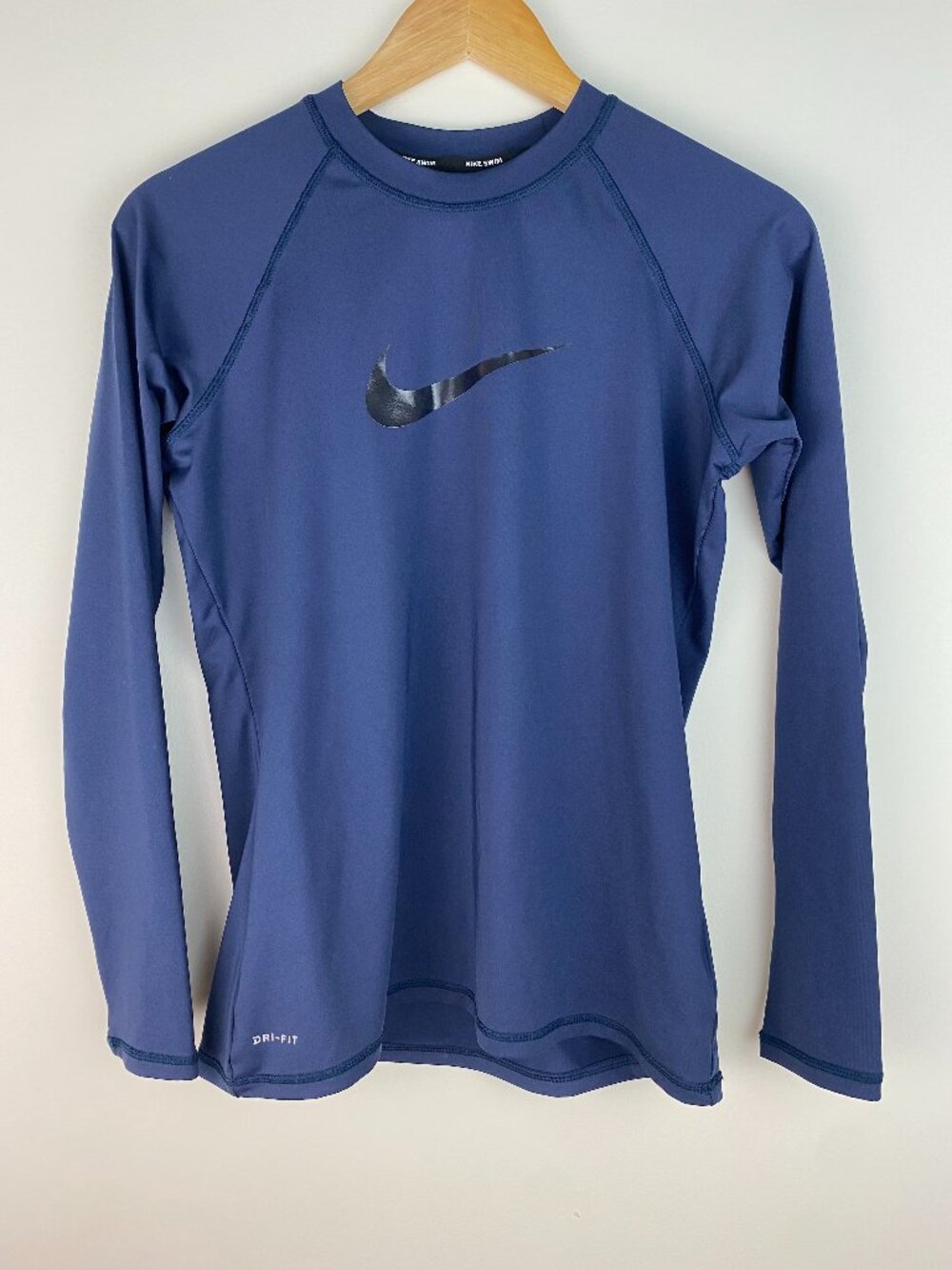 Nike Swim Women’s Long Sleeve Hydroguard Rash Guard Swim Top | Medium
